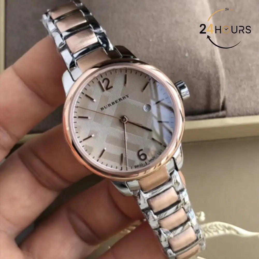 Montre Burberry Ladies Watch Swiss Classic Two Tone
Pour Femme, BU10117